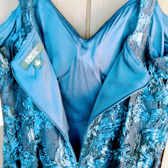 🌟SLNY || Sweetheart Neck Soutache Lace Gown - Picture 13 of 16